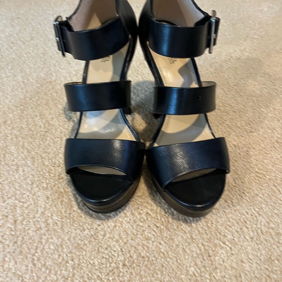 Platform shoe - Picture 2 of 4